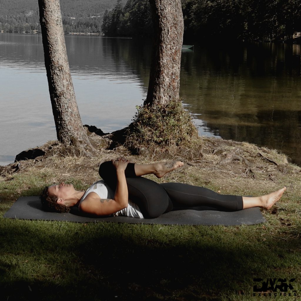 Taival-Yoga
Knie zur Brust