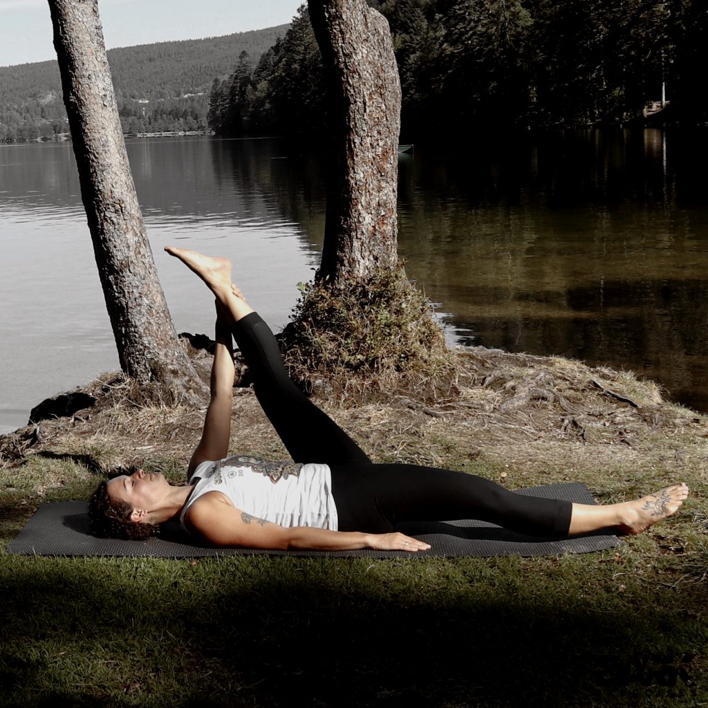 Taival-Yoga
Stretches
Bein zur Seite dehnen